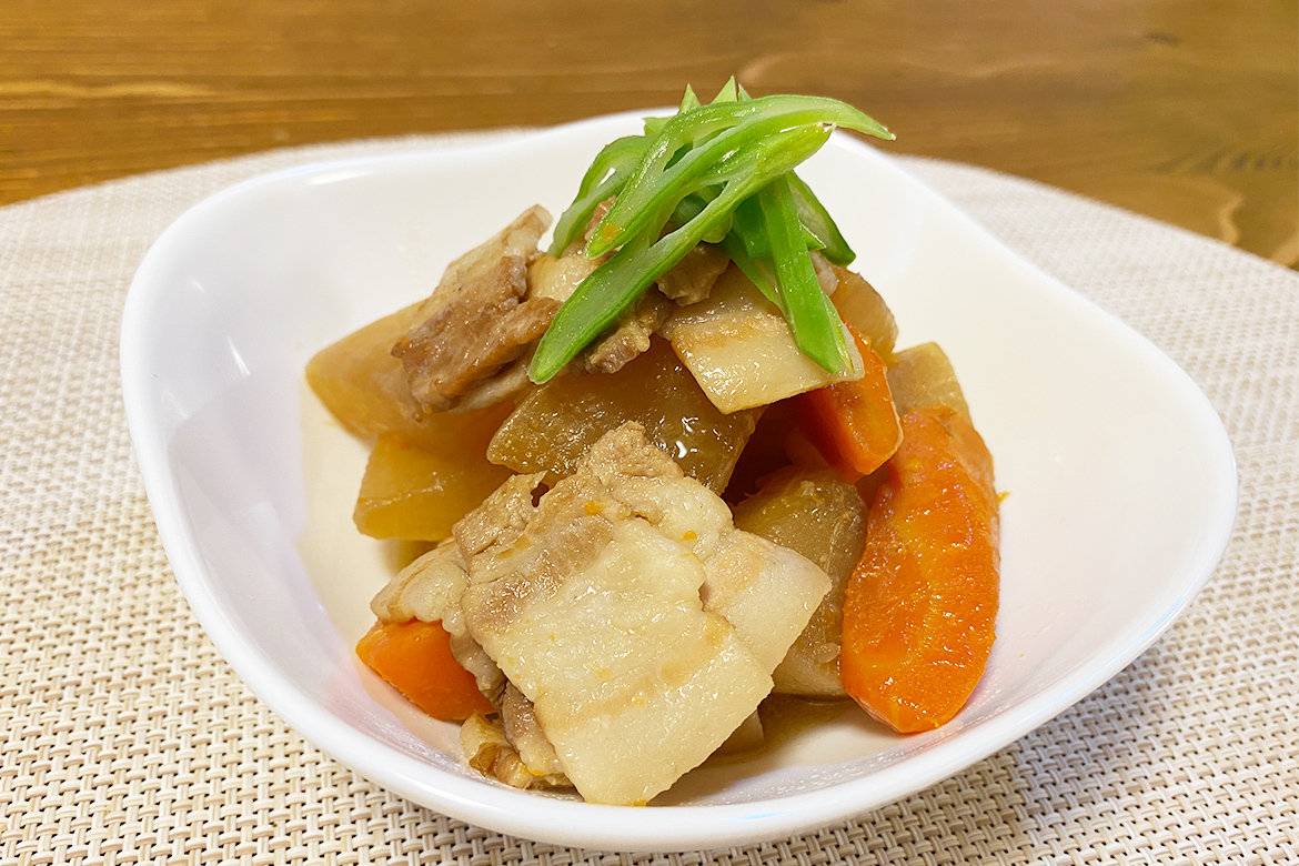 大根と豚バラ肉の煮物